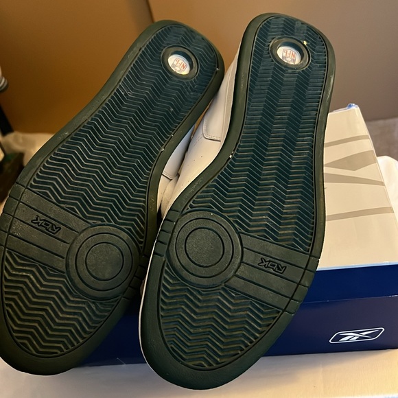 Reebok size 14 white and forest green shoe - Picture 4 of 5